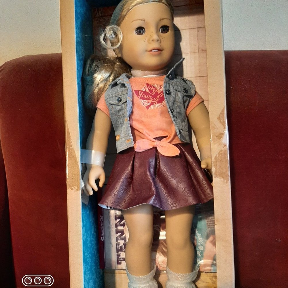Like New | American Girl Doll Tanney Grant & Guitar!